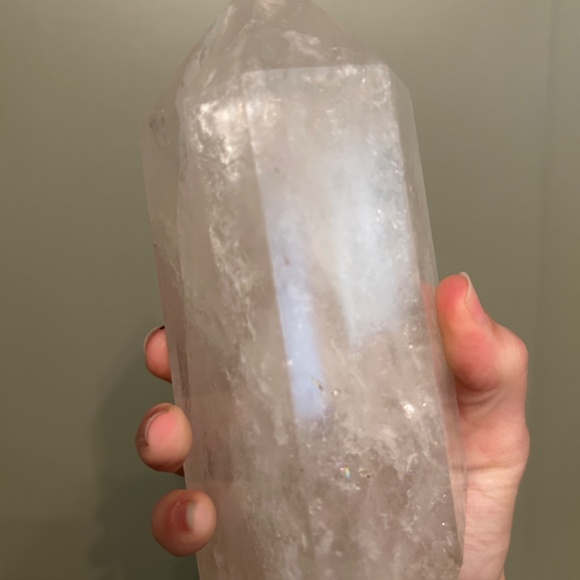 Large chunky clear quartz crystal - Picture 3 of 5